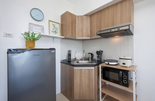 Cebu Apartment | Furnished Studio | City View, WiFi, Netflix and Pool