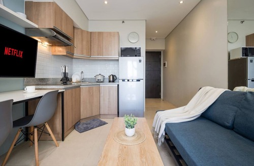 Cebu Apartment | Furnished Studio | City View, WiFi, Netflix and Pool