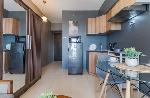 Cebu Apartment | Furnished Studio | City View, WiFi, Netflix and Pool