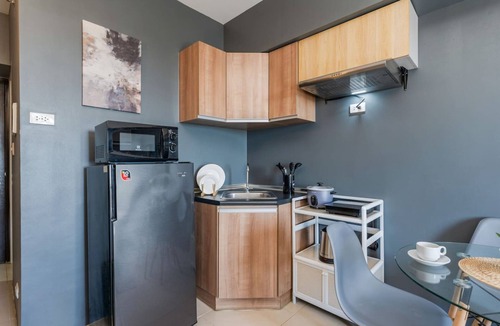 Cebu Apartment | Furnished Studio | City View, WiFi, Netflix and Pool