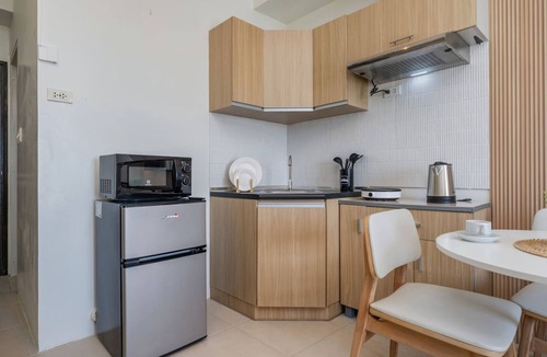 Cebu Apartment | Furnished Studio | City View, WiFi, Netflix and Pool