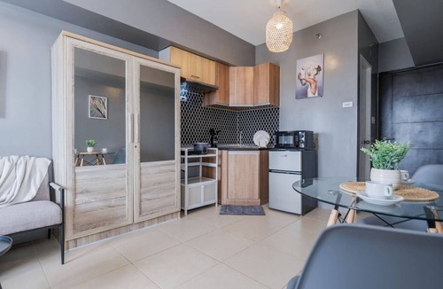 Cebu Apartment | Furnished Studio | City View, WiFi, Netflix and Pool