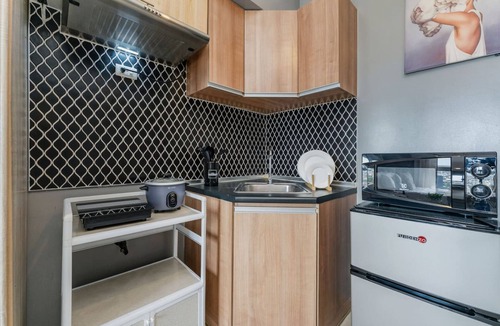 Cebu Apartment | Furnished Studio | City View, WiFi, Netflix and Pool