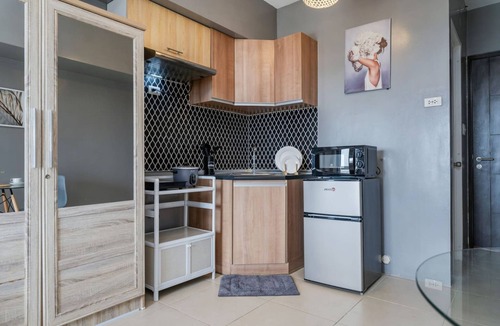 Cebu Apartment | Furnished Studio | City View, WiFi, Netflix and Pool