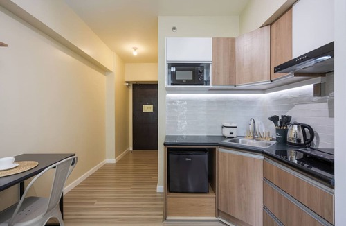 Cebu Apartment | Furnished Studio | Pool View, WiFi, Netflix and Pool