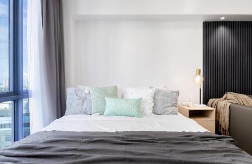 Cebu Apartment | Furnished Studio Rental in Prime Cebu IT Park with Gym, Pool, Fast WiFi and Netflix