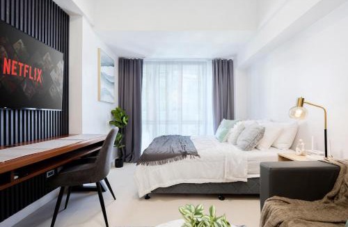 Cebu Apartment | Furnished Studio Rental in Prime Cebu IT Park with Gym, Pool, Fast WiFi and Netflix