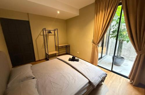 Taman Intan House | Galaria4 4BR 16PaxNearTC, DinosaurLand, PS4, Netflix