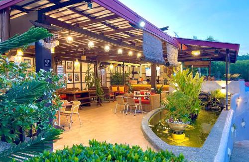Puerto Galera Bed & Breakfast | Galera Lodge & Cafe