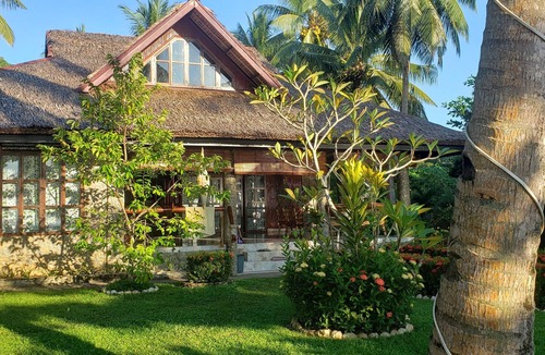 Cajidiocan House | Garden Beach House
