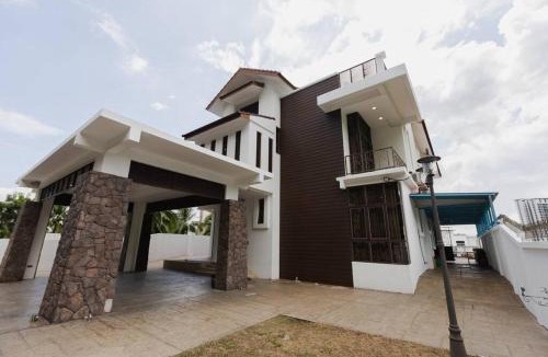 Mukim 13 Paya Terubong Villa | Gelugor 2Storey Big Bungalow 23pax with BBQ Snooker