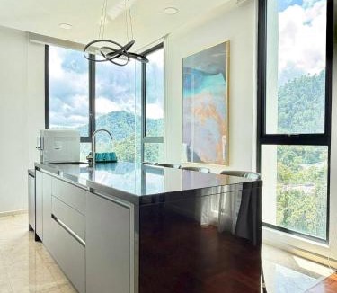 Genting Highlands Apartment | Genting Penthouse Vista Residences, 5BR & 5Baths, Up to 24Pax, Hill View, Bathtub, Streaming Device, Fully AC,4 Private Cars Park