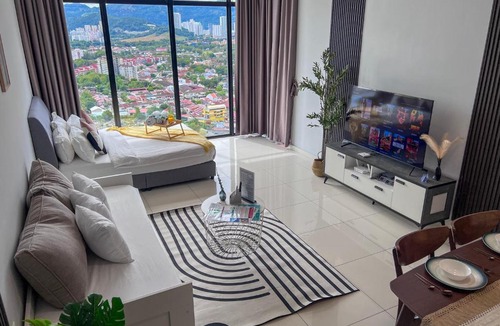 George Town Apartment | Georgetown#Beacon Executive Suite SkyPool#Luxury&Glamorous Suite#2BR#Living Room with Queen Bed