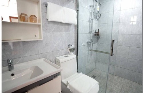 Paranaque House | Golden Seagulls Hotel