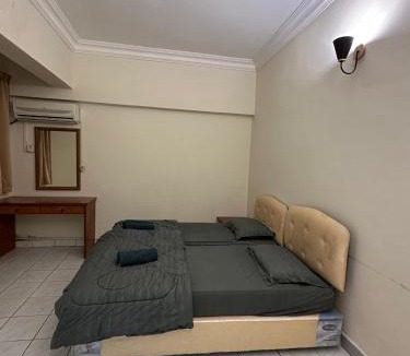Bagan Pinang Apartment | Golden Straits Villas Beach Resort - Nomad Homestay