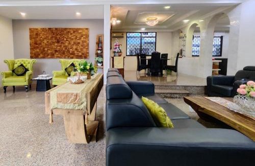 Sibu Villa | Golden Villa with 5 Rooms