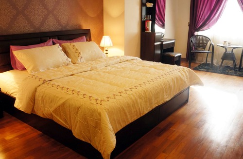 Downtown George Town House | Grand King - Attached Bathroom