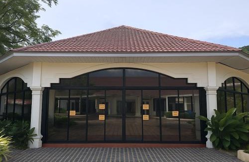 Urdaneta City Villa | Grand Suite at Mamanorms' Farm