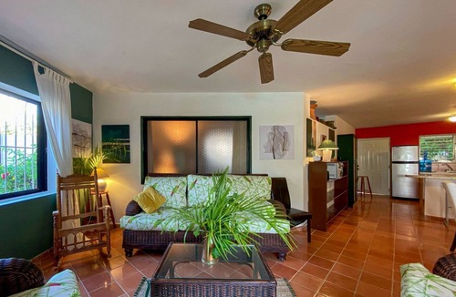La Esplanada Apartment | Groundfloor 1BD guest-friendly condo with pool/parking/TV/Internet