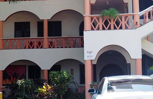 La Esplanada Apartment | Guest-friendly apt near clubs and beaches, pool/Wi-Fi/cable TV/parking