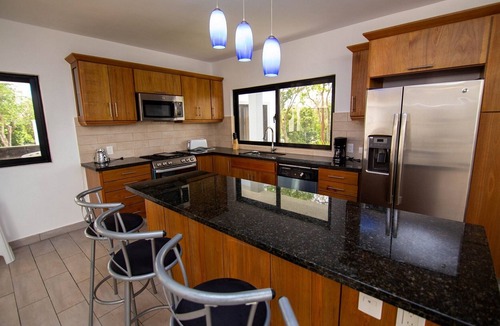 La Mulata Villa | Guest-friendly villa, private pool, 5BD/5BT, shuttle bus, BBQ/internet/cable TV