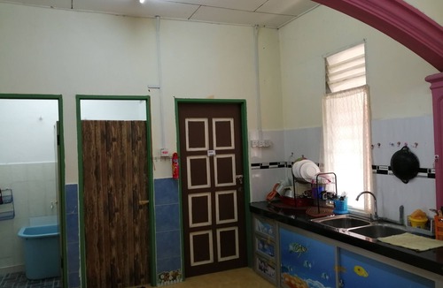 Kuala Perlis House | Guest house transit to Langawi Island