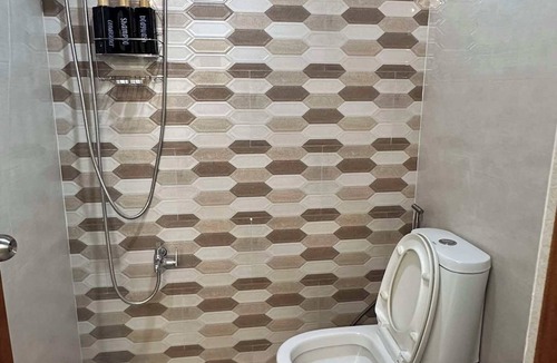 Subic Apartment | Guestroom 2 -3rd Flr. Barretto Olongapo, near beach & Inflatable Island