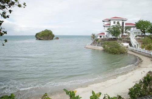 Buenavista Villa | Guimaras Mediterranean Villa with Pool