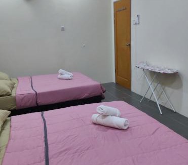 Downtown George Town House | GURNEY DRIVE Family-friendly Cozy Retreat 2-6 pax