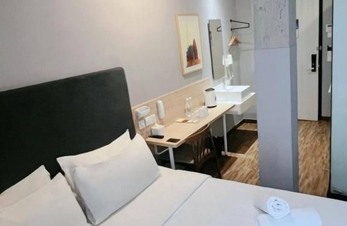 Sekudai Hotel | Hako Hotel TUTA