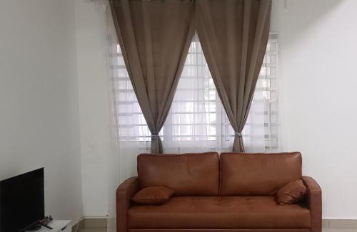 Batu Pahat House | Halia Homestay