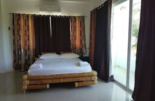 Malay Bed & Breakfast | Hangout Beach Resort