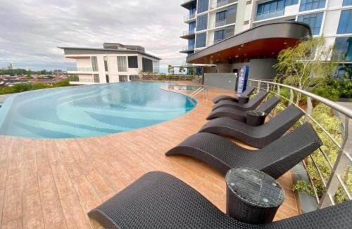 Sibu Apartment | HannsLuxury8Pax2KingBedFreeWIfiPoolWasherDryer ComfortStay7