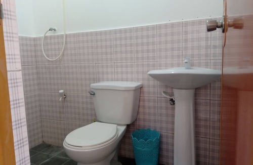 Dauis Hostel | HAPPY HOME along the highway. Near bikini beach 5rooms