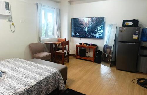 Trece Martires Apartment | Happy Stays B - 300mbps - 65"TV Netflix, Disney - Washer