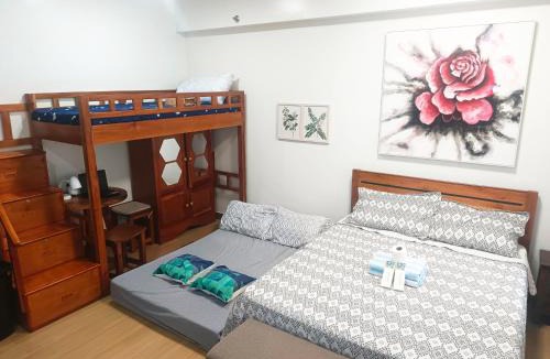 Trece Martires Apartment | Happy Stays B - 300mbps - 65"TV Netflix, Disney - Washer