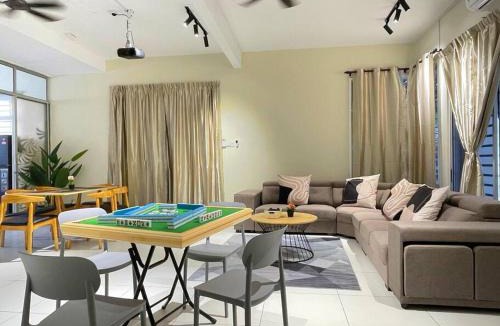 Ulu Tiram House | Heliconia Home 17 Pax AEON Tebrau JB