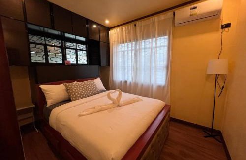 Castillejos Hostel | Hidden Koi Staycation - 2 Bedroom
