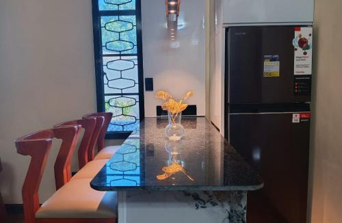 Castillejos Hostel | Hidden Koi Staycation - 2 Bedroom
