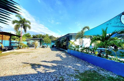San Juan Hostel | Hidden Palms Inn & Resort Quadruple