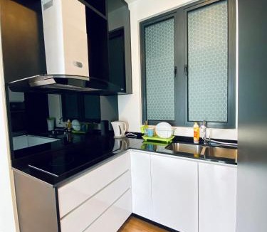 Kampung Bukit Dukong Apartment | HIGH floor Corner Unit - Landmark Residence 1, Free Wi-Fi, Free Parking, Nice View