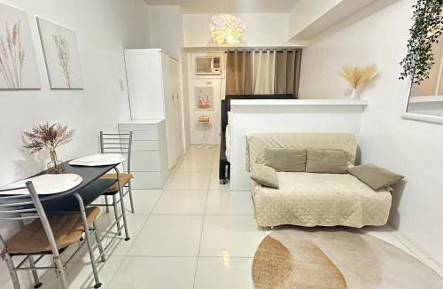 Valencia Apartment | Hillary's Guesthouse Vacation Rentals