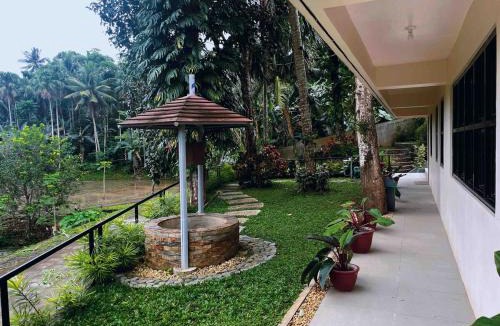 Daraga House | Hillside Pandan Guest Suite with WiFi & Netflix