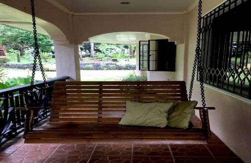 Looc Bed & Breakfast | Hilltop bed and breakfast