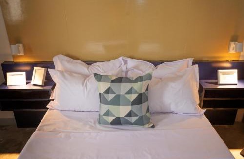 Bacoor City Apartment | Hive Manila Guesthouse -Netflix,400mbps WI-FI