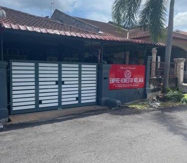Alor Gajah House | HOMESTAY SUNGAI UDANG 3 Bilik aircond
