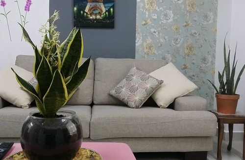 Taman Desa Tebrau House | Homestay AEON Desa Tebrau