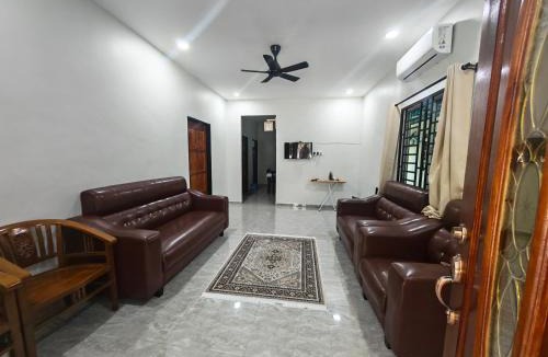 Parit Raja House | Homestay Ayong