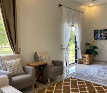 Kubu Gajah House | Homestay Lanai Kemboja Sungai Buloh