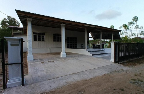 Kampung Durian Guling House | Homestay Puteri D'Durian Guling Ruang Tetamu Kenanga
